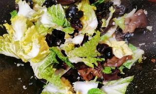 白菜木耳怎么做才好吃？简单易学的家常做法分享！