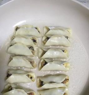 三鲜锅贴，快乐家庭的味蕾盛宴（学会做三鲜锅贴）