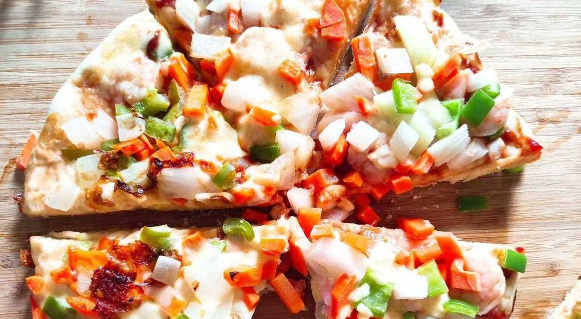 自制美味披萨享受美食时光（以鲜虾蔬菜披萨随意版为例）