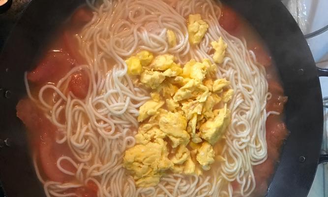 轻松学会西红柿丸子鸡蛋粉丝汤（家常菜新食尝）