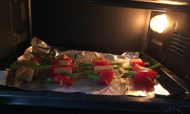 健康美味，杏鲍菇培根沙拉的制作方法（营养丰富的沙拉）