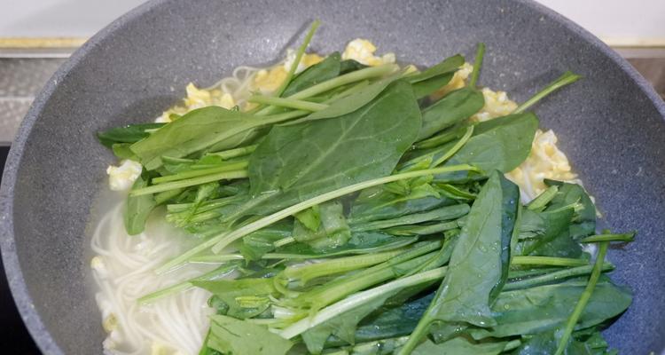 菠菜鸡蛋面怎么做？详细步骤和常见问题解答？