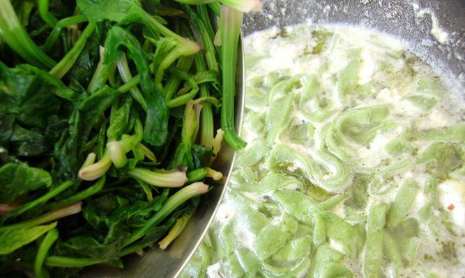 菠菜鸡蛋面怎么做？详细步骤和常见问题解答？