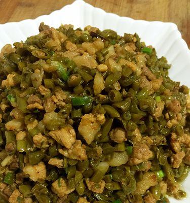 用咸肉炒出美味的豆角（家常菜谱）