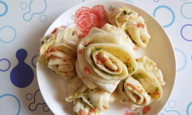 香葱猪肉花卷的制作方法（一步一步教你做美味的香葱猪肉花卷）