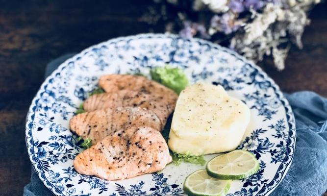 三文鱼番茄土豆泥怎么做？步骤和技巧有哪些？