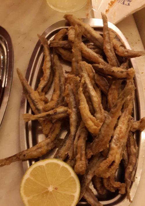 酥炸多春鱼的做法是什么？如何在家轻松制作酥脆可口的多春鱼？