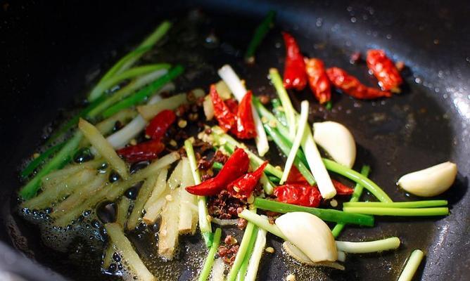 香辣小鲫鱼的制作方法（口感鲜美）