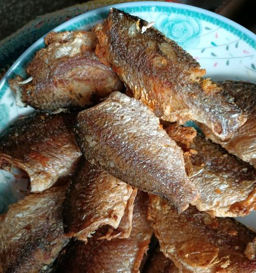 香煎鲫鱼怎么做才好吃?详细步骤和技巧是什么? 香煎鲫鱼怎么做才好吃?详细步骤和技巧是什么?