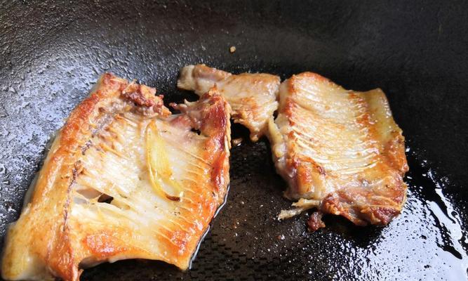 香煎鲫鱼怎么做才好吃?详细步骤和技巧是什么? 香煎鲫鱼怎么做才好吃?详细步骤和技巧是什么?