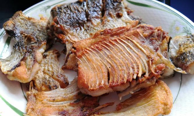 香煎鲫鱼怎么做才好吃?详细步骤和技巧是什么? 香煎鲫鱼怎么做才好吃?详细步骤和技巧是什么?