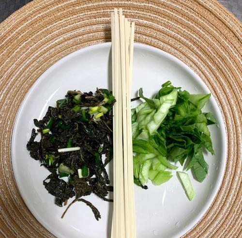 炸芝麻叶的做法是什么？如何在家轻松制作？