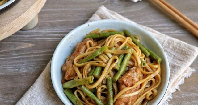 一锅鲜豆角沾卷子怎么做?步骤和技巧有哪些? 一锅鲜豆角沾卷子怎么做?步骤和技巧有哪些?