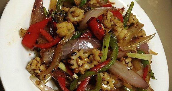 爆炒小鱿鱼怎么做才鲜嫩？详细步骤和常见问题解答？