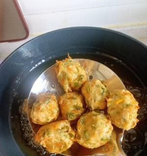 素炸胡萝卜丸子怎么做？步骤详解及常见问题解答？