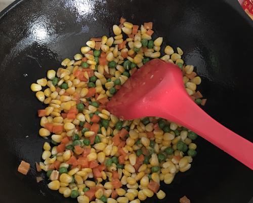 豌豆胡萝卜焖饭怎么做？步骤和技巧有哪些？