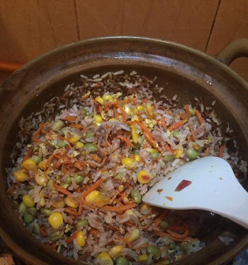 豌豆胡萝卜焖饭怎么做？步骤和技巧有哪些？