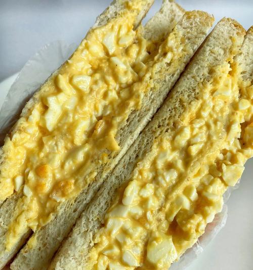 营养又美味的酸奶三明治（用酸奶打造健康早餐）