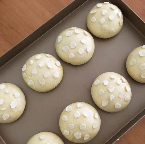 自制杏仁面包，让味蕾与健康并存（用天然材料打造口感丰富的杏仁面包）