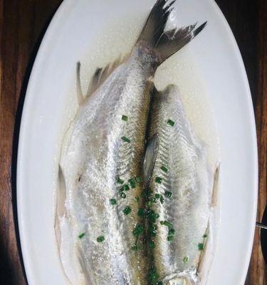 清蒸太湖白鱼怎么做？步骤和技巧有哪些？