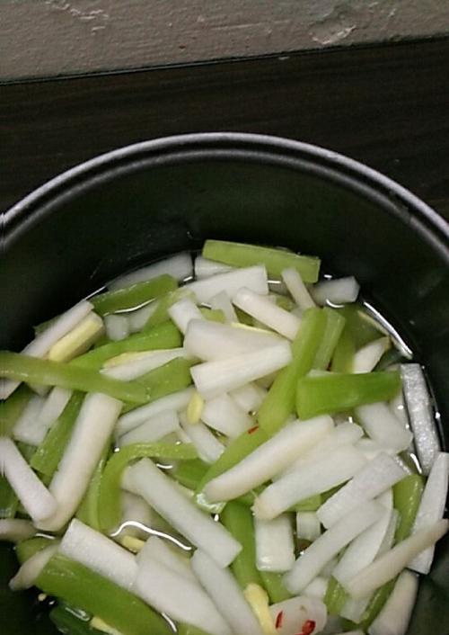 糖醋鲜菇萝卜的做法（口感鲜美）