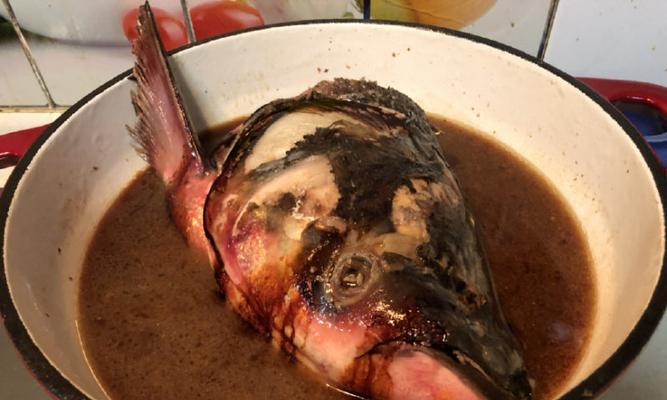 鱼头炖粉皮的做法是什么？如何炖出美味的鱼头粉皮汤？