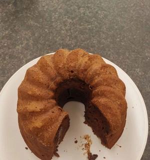 如何用电饭锅做出美味的巧克力蛋糕？步骤和技巧是什么？