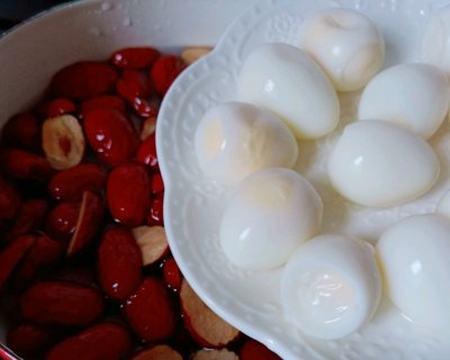 银耳鹌鹑蛋红枣糖水的做法（口感清甜）