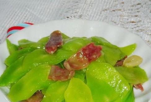 莴笋炒鸡片的做法（清爽美味）