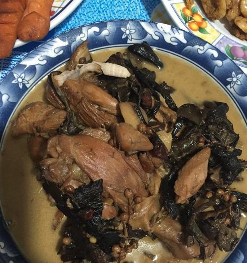 小鸡炖榛蘑的家常做法（如何制作一道香气扑鼻）