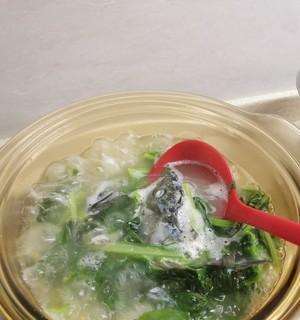 娃娃菜粉丝豆腐鱼汤怎么做？步骤和技巧有哪些？