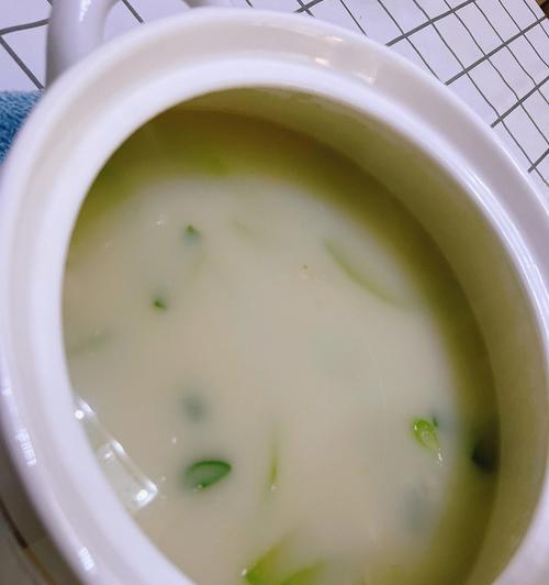 娃娃菜粉丝豆腐鱼汤怎么做？步骤和技巧有哪些？