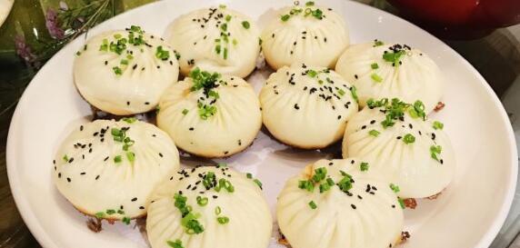 如何制作美味的生煎小馒头（掌握这些技巧让你轻松成为小馒头大厨）