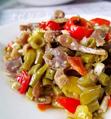 家常美食，酸豆角炒鸡杂做法（怎样才能做出美味可口的酸豆角炒鸡杂）