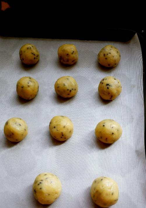 芝麻粗粮饼干怎么做？制作过程中有哪些常见问题？