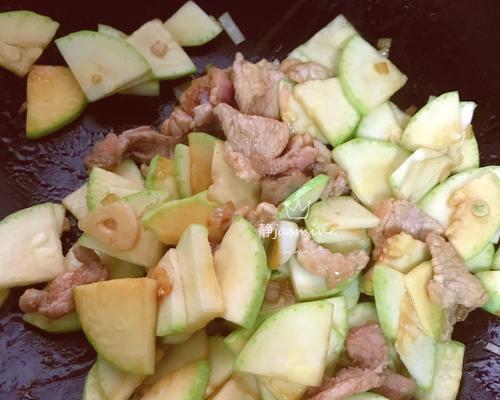 肉炒白色脚板薯的做法是什么？步骤详解如何做？