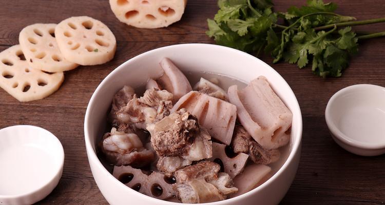 水果莲藕羹怎么做？有哪些步骤和技巧？