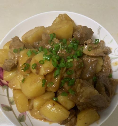 土豆五花肉炖白芸豆的美味做法（家常菜谱）