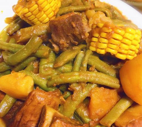 土豆五花肉炖白芸豆的美味做法（家常菜谱）
