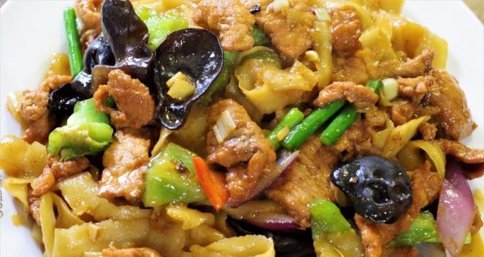 家常美食，小白菜回勺牛肉的做法（做法简单易学）