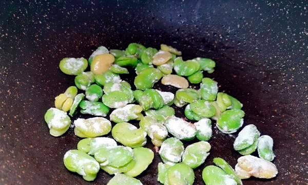 银鱼蚕豆汤怎么做？有哪些步骤和技巧？