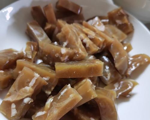 如何制作美味可口的水晶肉皮冻（一步步教你制作口感独特的传统美食）