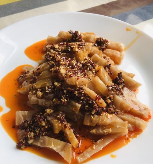如何制作美味可口的水晶肉皮冻（一步步教你制作口感独特的传统美食）