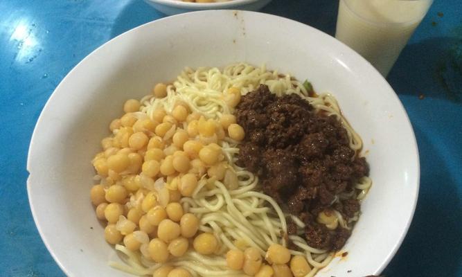 杂酱手工面怎么做？详细步骤和技巧是什么？