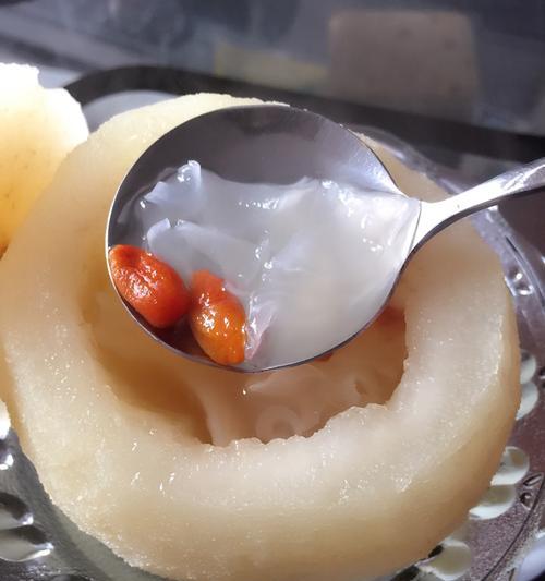 银耳雪梨润肺汤怎么做？有哪些健康益处？