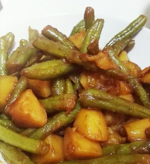 一锅出土豆炖豆角烀饼怎么做？步骤和技巧是什么？