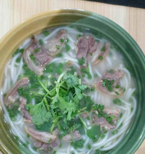 羊肉粉汤的做法是什么？如何在家轻松制作？