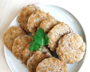 香煎猪肉饼的做法是什么？如何制作出外酥里嫩的口感？