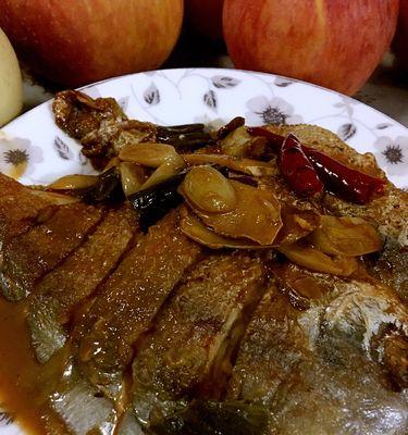 学会以油煎鲜平鱼，让你成为家庭厨艺大师（健康美味）