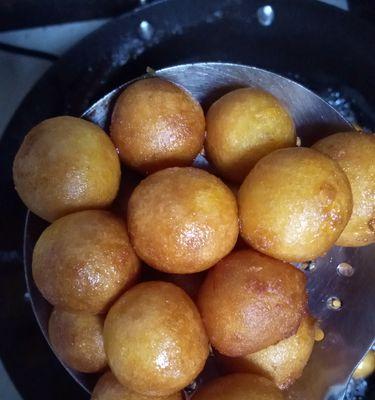 紫地瓜芝麻软球的制作（做法简单）